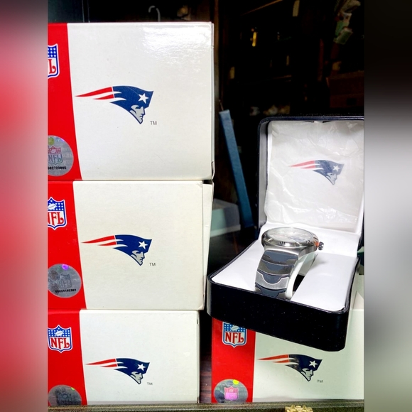 New Avon New England Patriots Watch - Picture 2 of 3